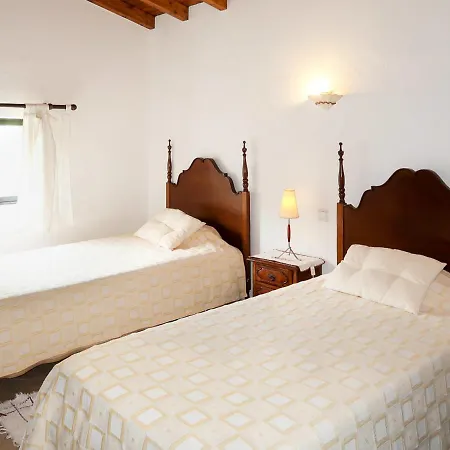 Sleeps 7 With Pool Air Con And Wifi 빌라