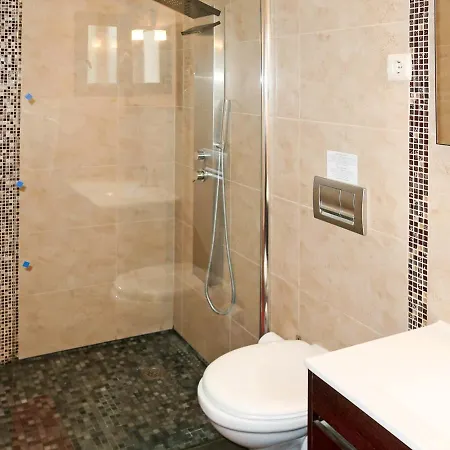 Sleeps 7 With Pool Air Con And Wifi 빌라
